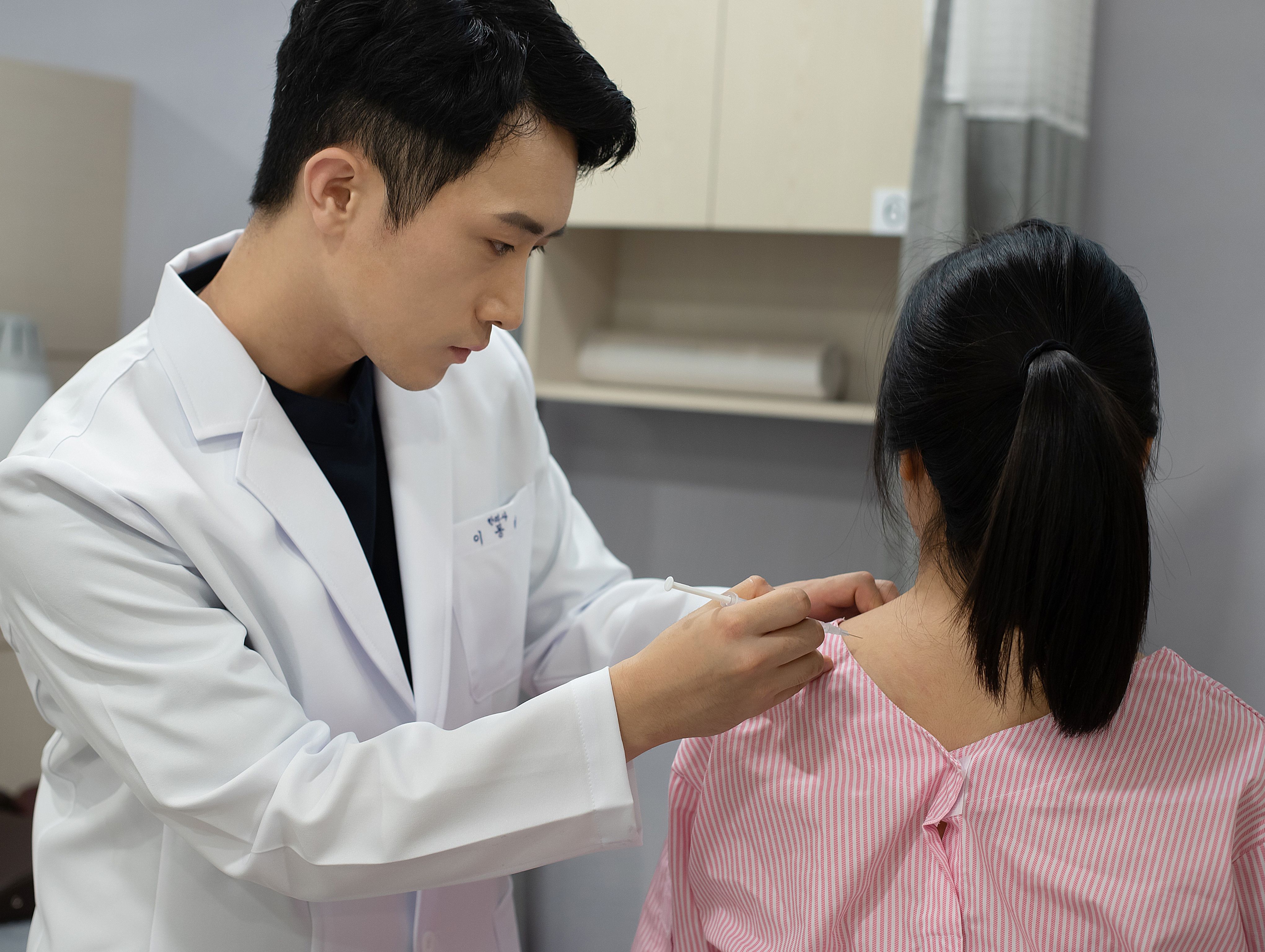 Body-All 韩医院利用高浓度蜂药针消除肩部深层炎症